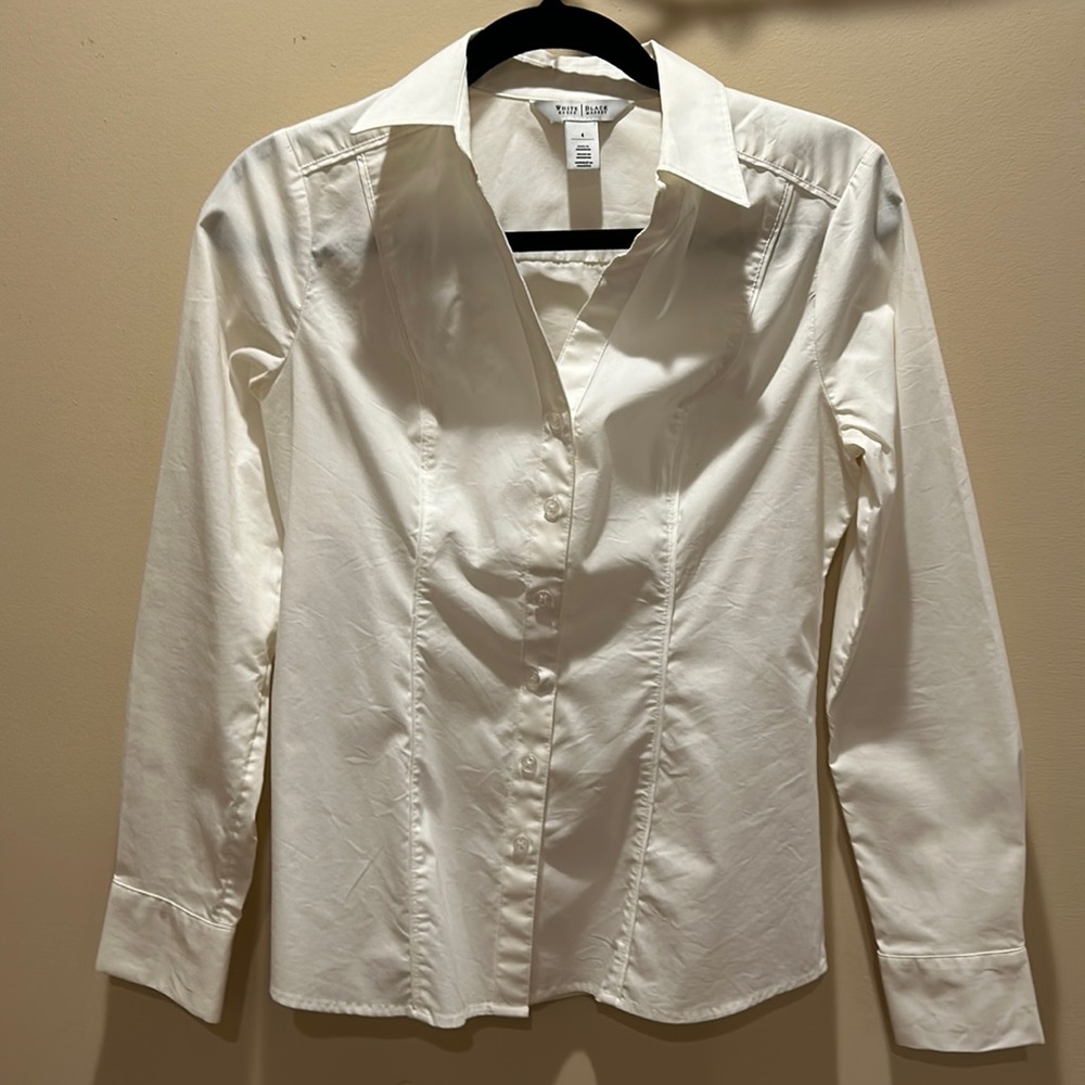White House black market tailored size 4 clear buttons